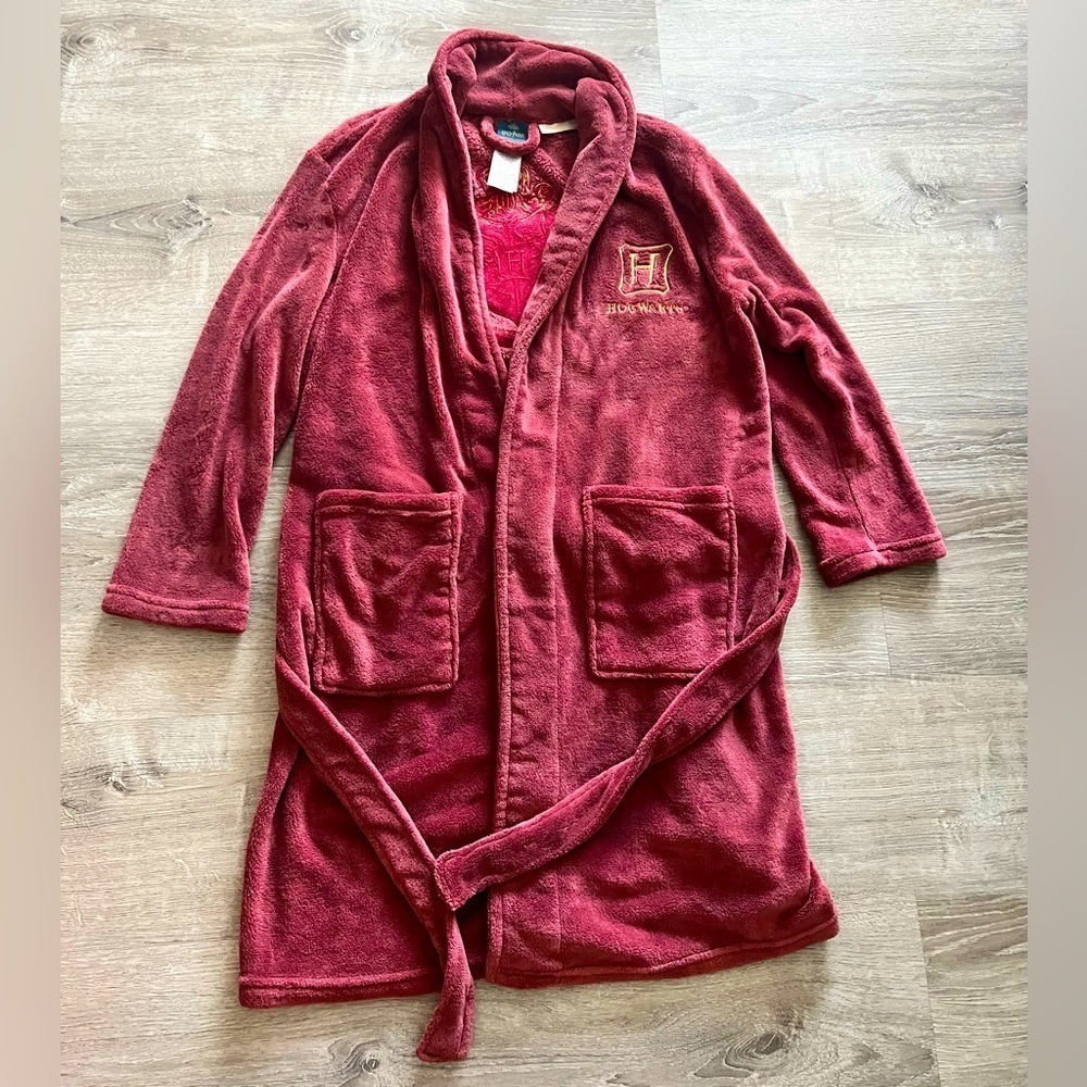 Pottery Barn Teen Gryffindor Burgundy Red plush Velour Robe One Size crest on no - Picture 4 of 5